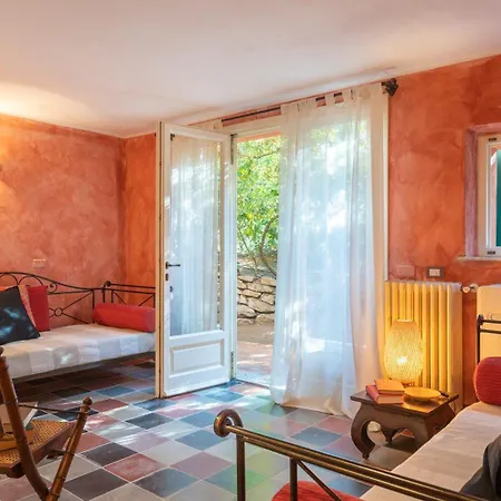 Villa Corallina 12, Emma *