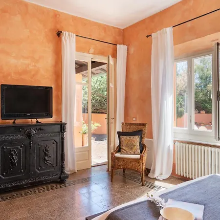 Villa Corallina 12, Emma